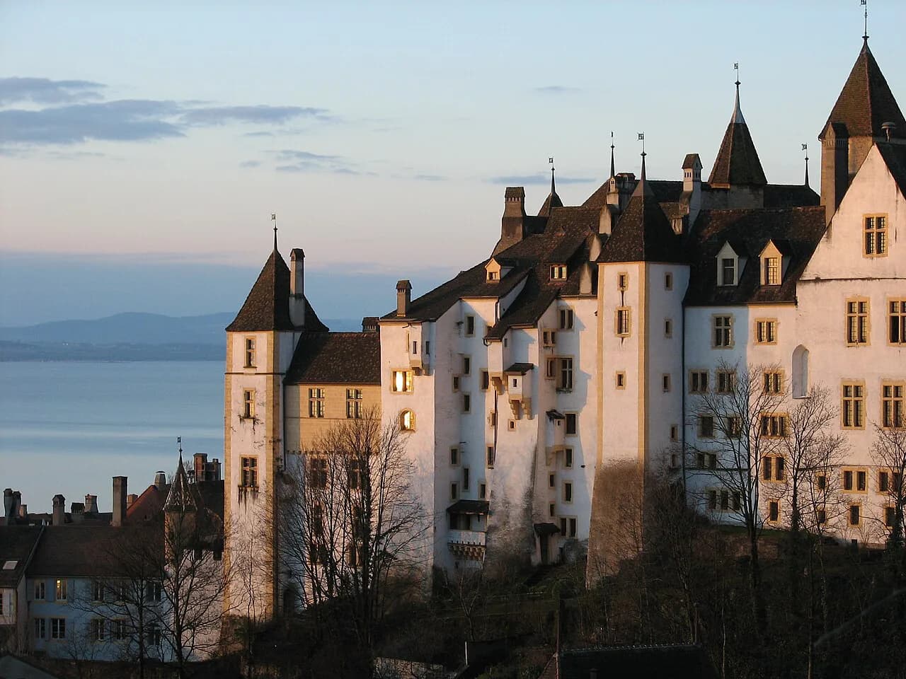 Château de Neuchâtel: Visiting the Castle, Church and Terrace