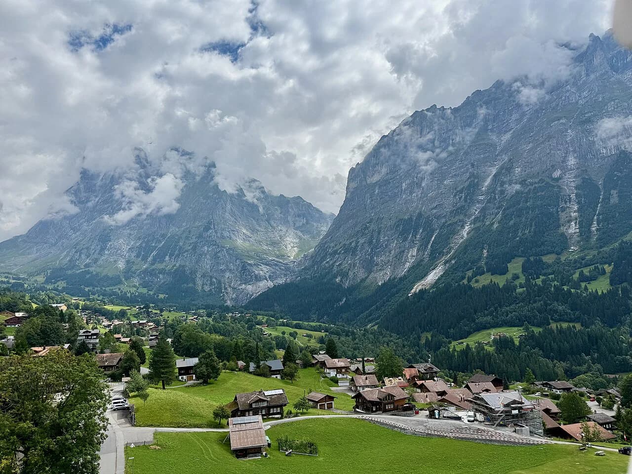 Grindelwald in August: Weather, Crowds and Mountain Days