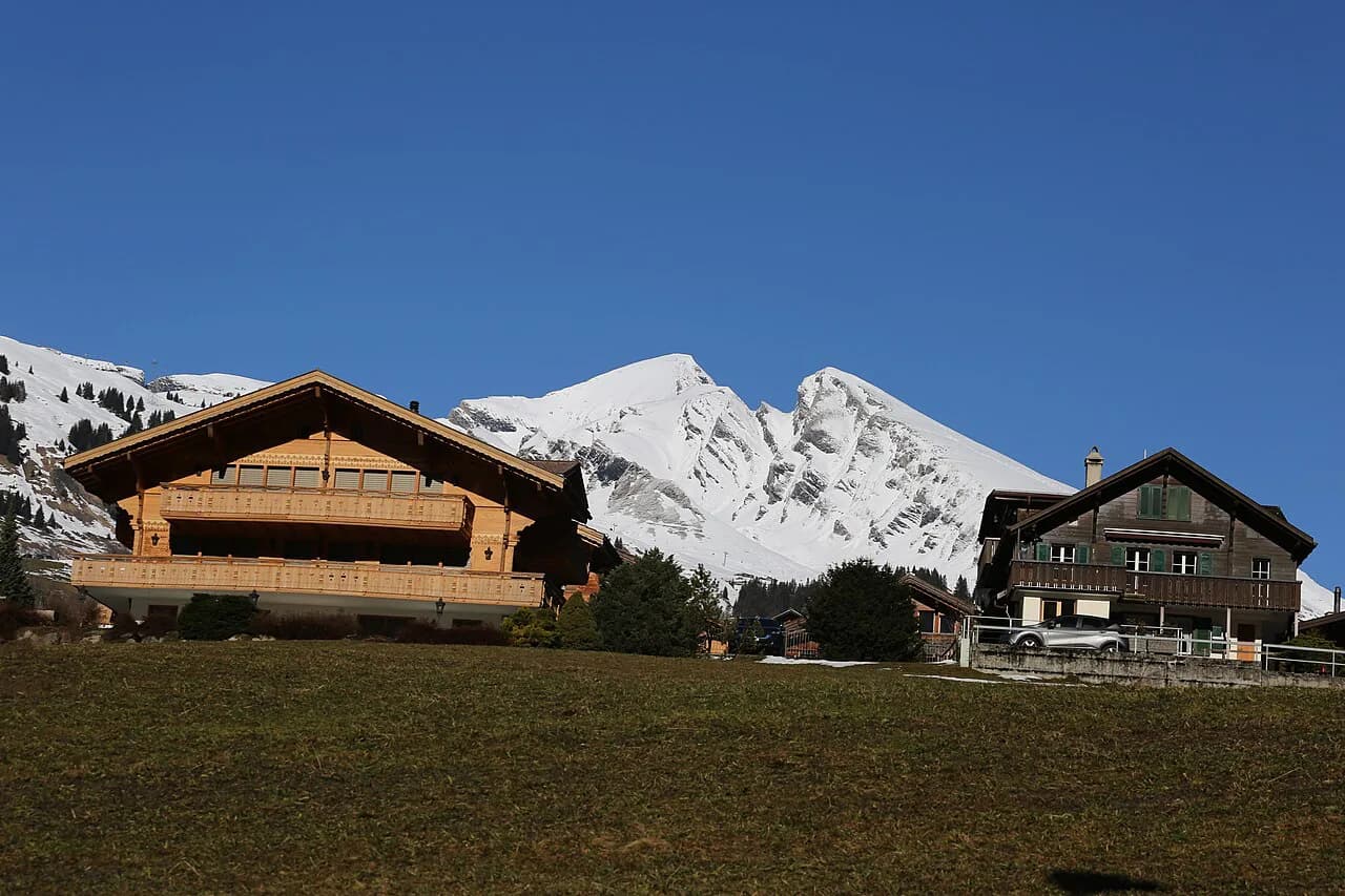 Grindelwald in May: Spring Between the Seasons
