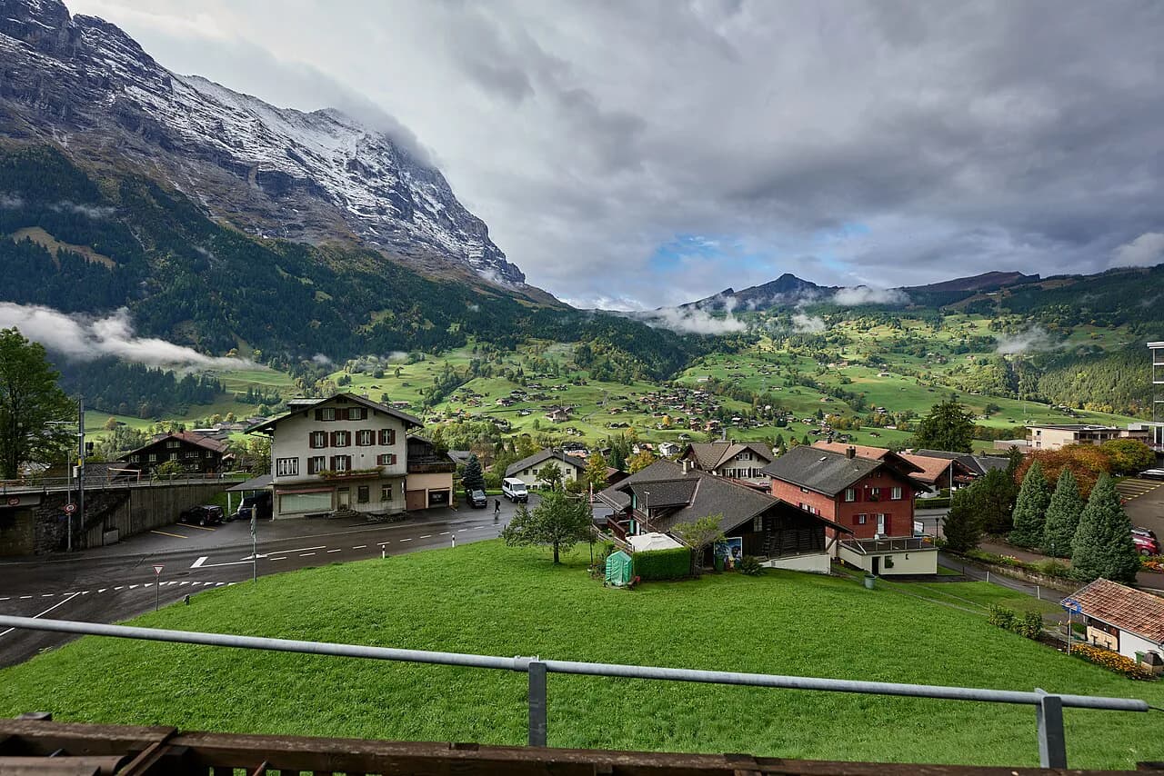 Grindelwald in October: What to Expect and Decide