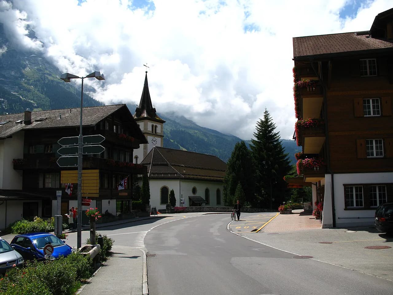Interlaken vs Grindelwald: Which Base Fits Your Trip
