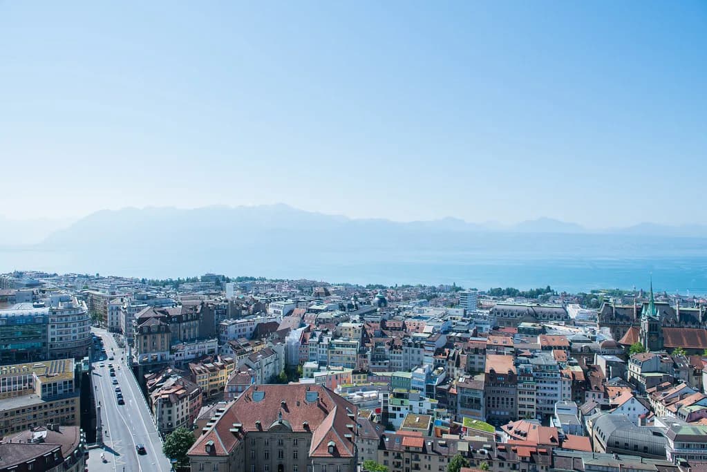 Lausanne in April: Weather, Openings and a Spring Plan
