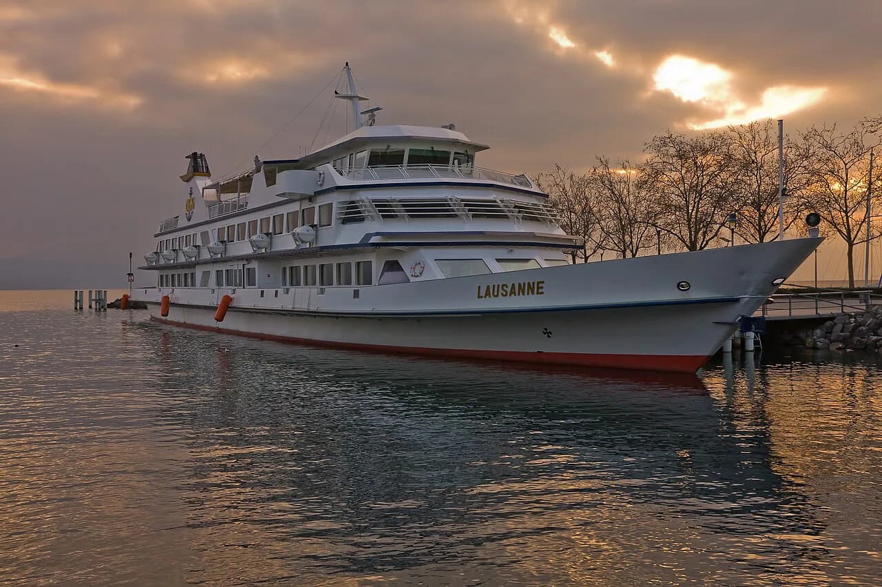 Lausanne Old Town Walking Tour: A Self-Guided Route