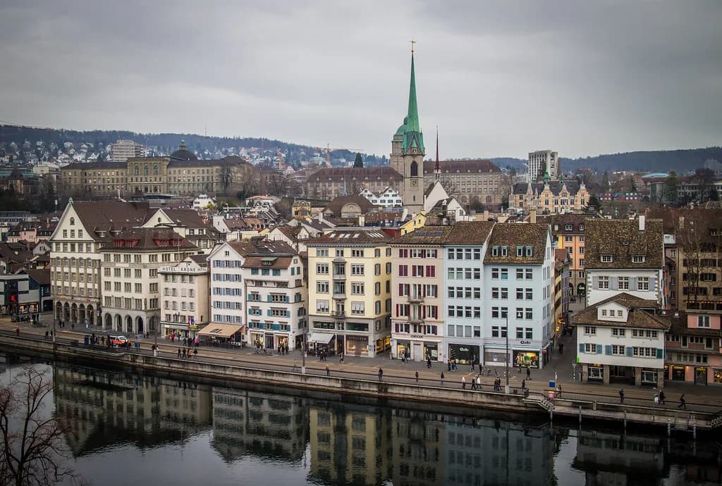 Lindenhof Zurich: A Visitor's Guide to the Hilltop Park
