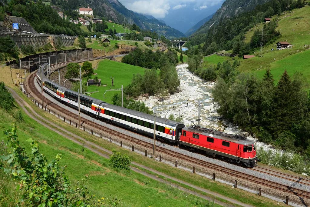Switzerland Scenic Trains: Choose the Right Panoramic Route