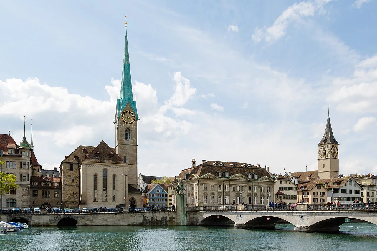 Zürich Switzerland-Münsterbrücke-and-Fraumünster