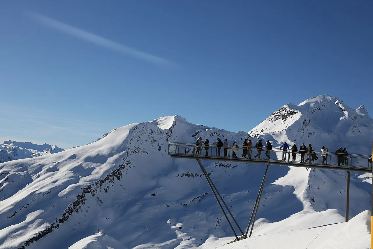 Cliff walk auf Grindelwald First im Winter