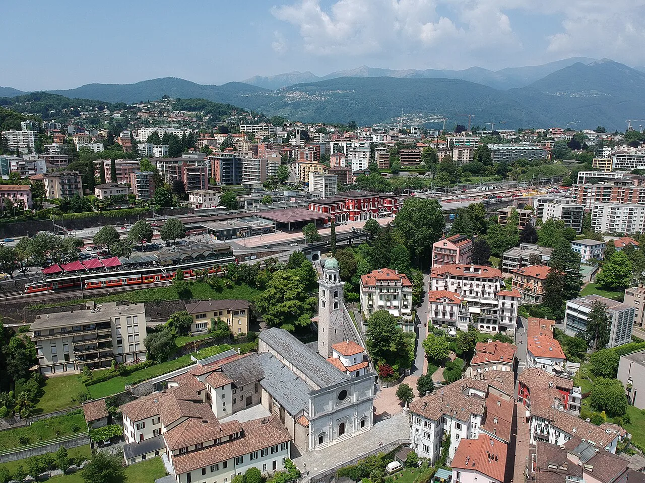 Cattedrale-di-San-Lorenzo-aerial, Lugano