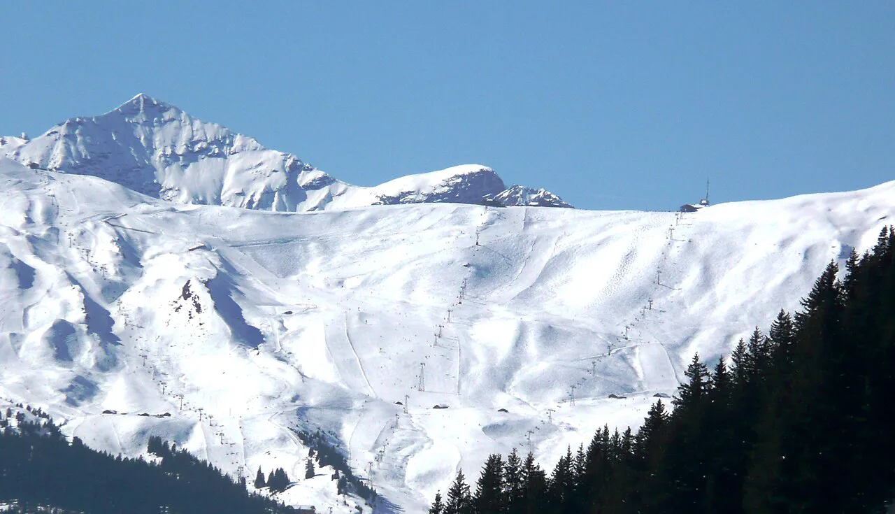 Blick Richtung Tschuggen und Bergstation Männlichen - panoramio, Grindelwald