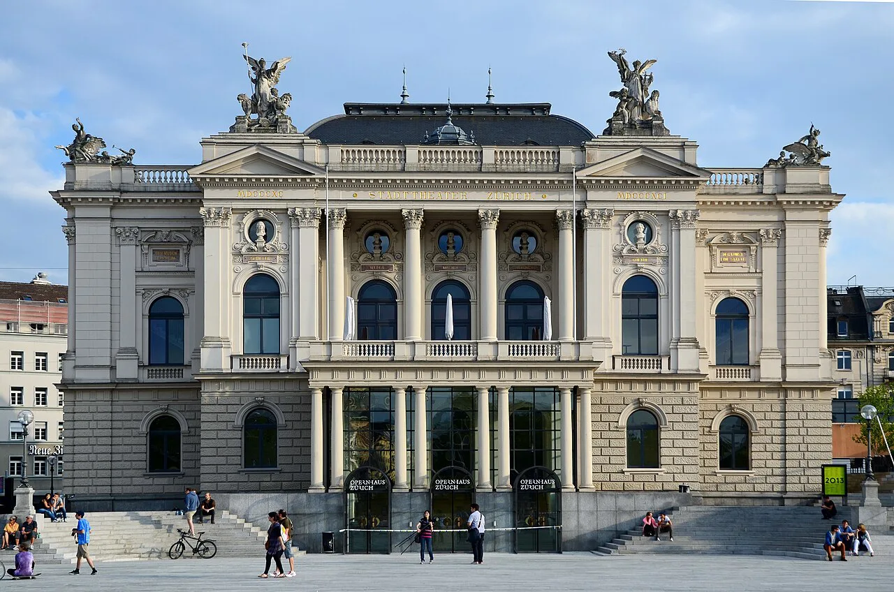 Opernhaus Zürich - Sechseläutenplatz