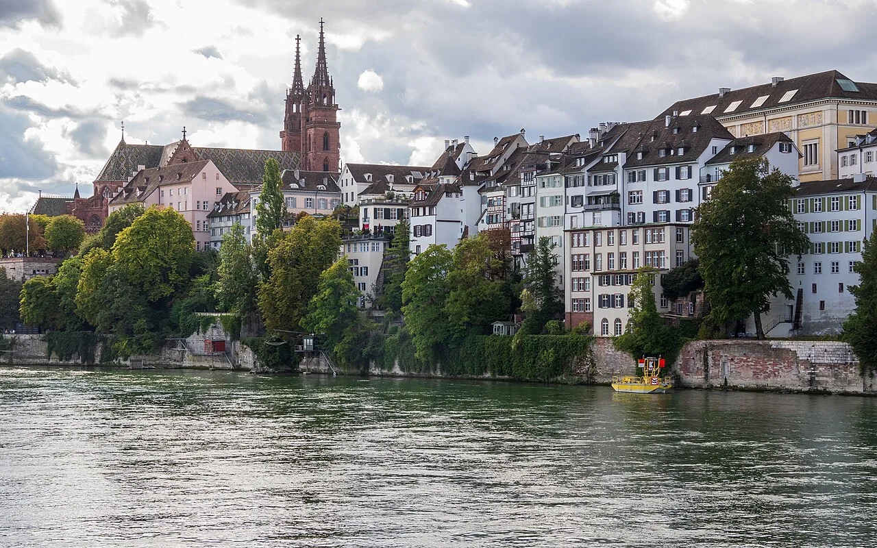 Blick von der Mittleren. Brücke zur Grossbasler Altstadt, Basel