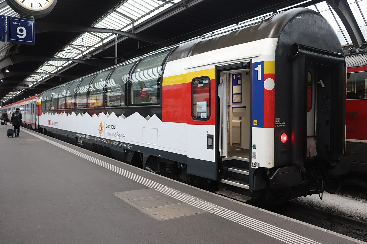 Zurich HB wagon GPE, Switzerland