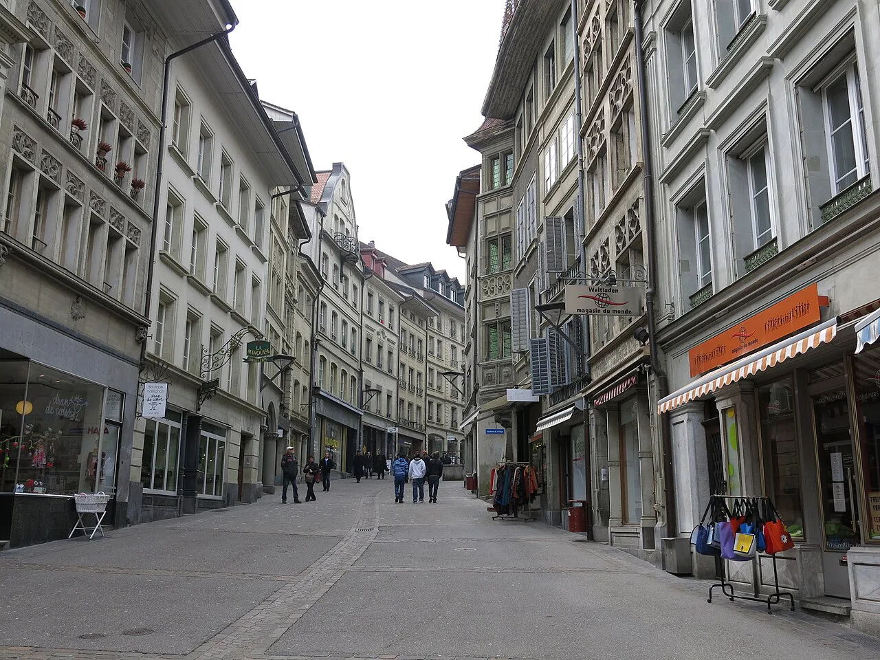 Fribourg, Lausanne
