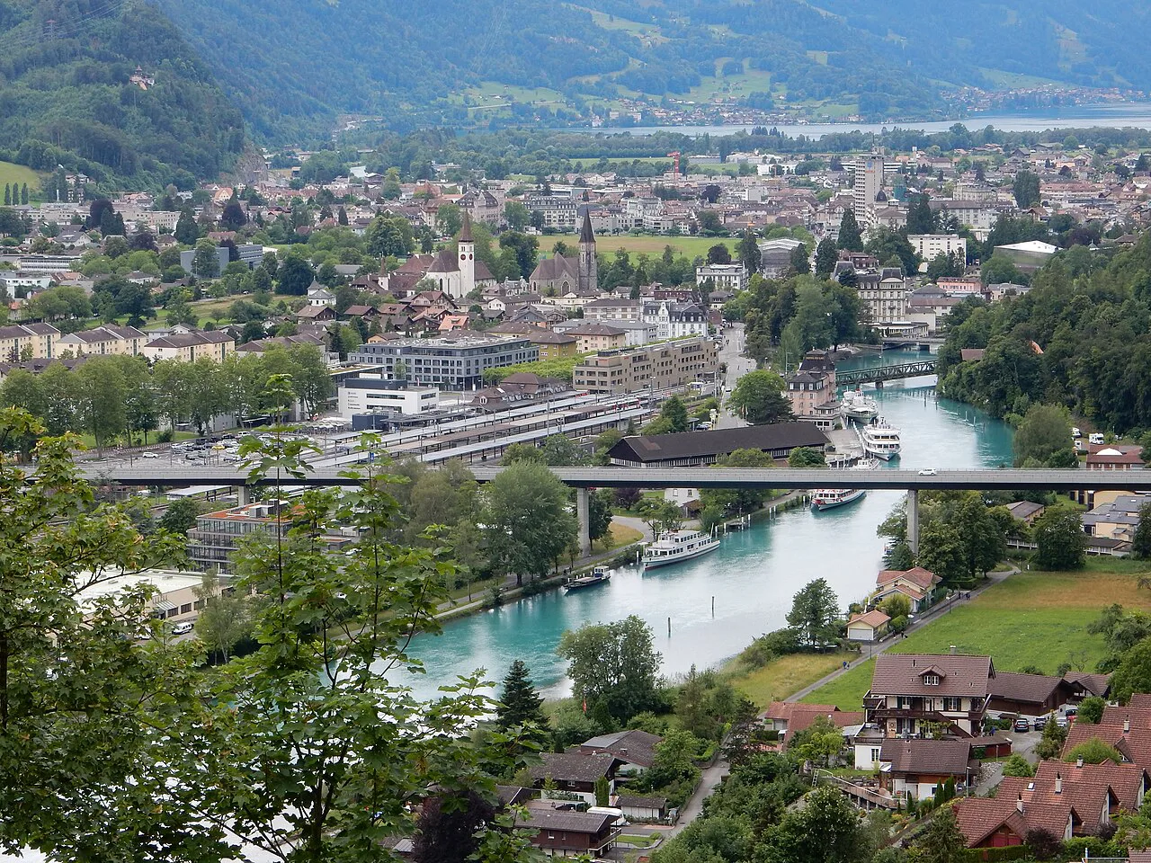 Interlaken Ost mit Aarekanal