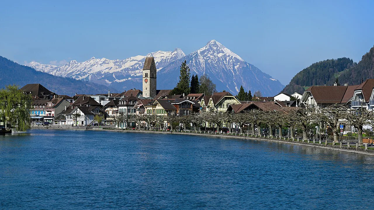 CH.BE.Interlaken.Unterseen 16x9+R 16384x